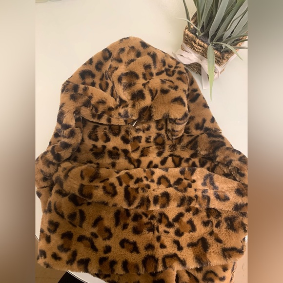 Faux Fur Leopard Hooded Scarf - Picture 5 of 6